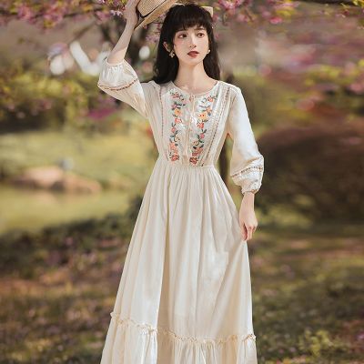 西域风服饰云南民族风装复古浪漫连衣裙春装女2023年新款度假长裙