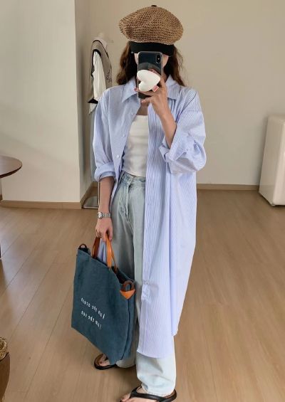 蓝色条纹衬衣女春装女2023年新款早秋宽松中长款过膝防晒开衫外套