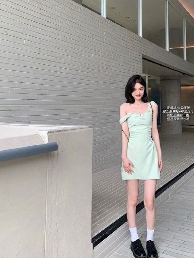 Lienni 蜜瓜绿小蛮腰/夏季镂空v领高腰显瘦ins心机吊带连衣裙女
