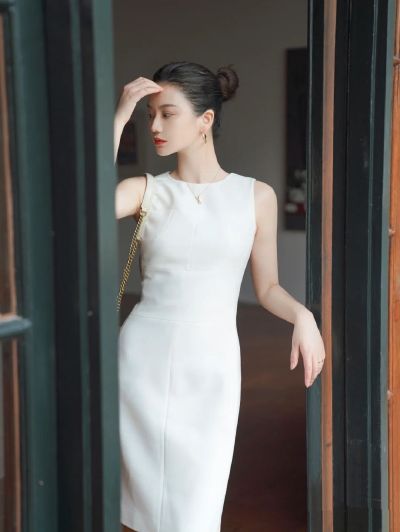 23春夏季新款白色无袖修身显瘦气质职业OL中长高级感纯色连衣裙女